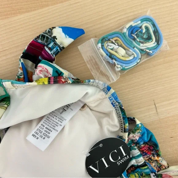NWT VICI  Postcards Vacation Swim Set - Picture 6 of 8